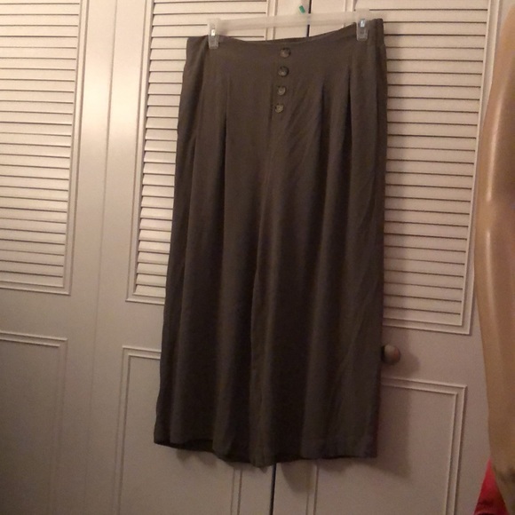 peace & pearls Pants - Women’s Capri Pants XL Green